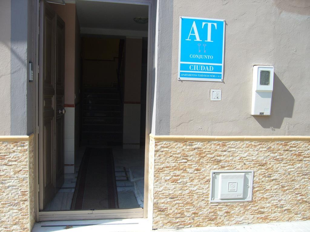 Apartamentos Alamare Севилья Номер фото